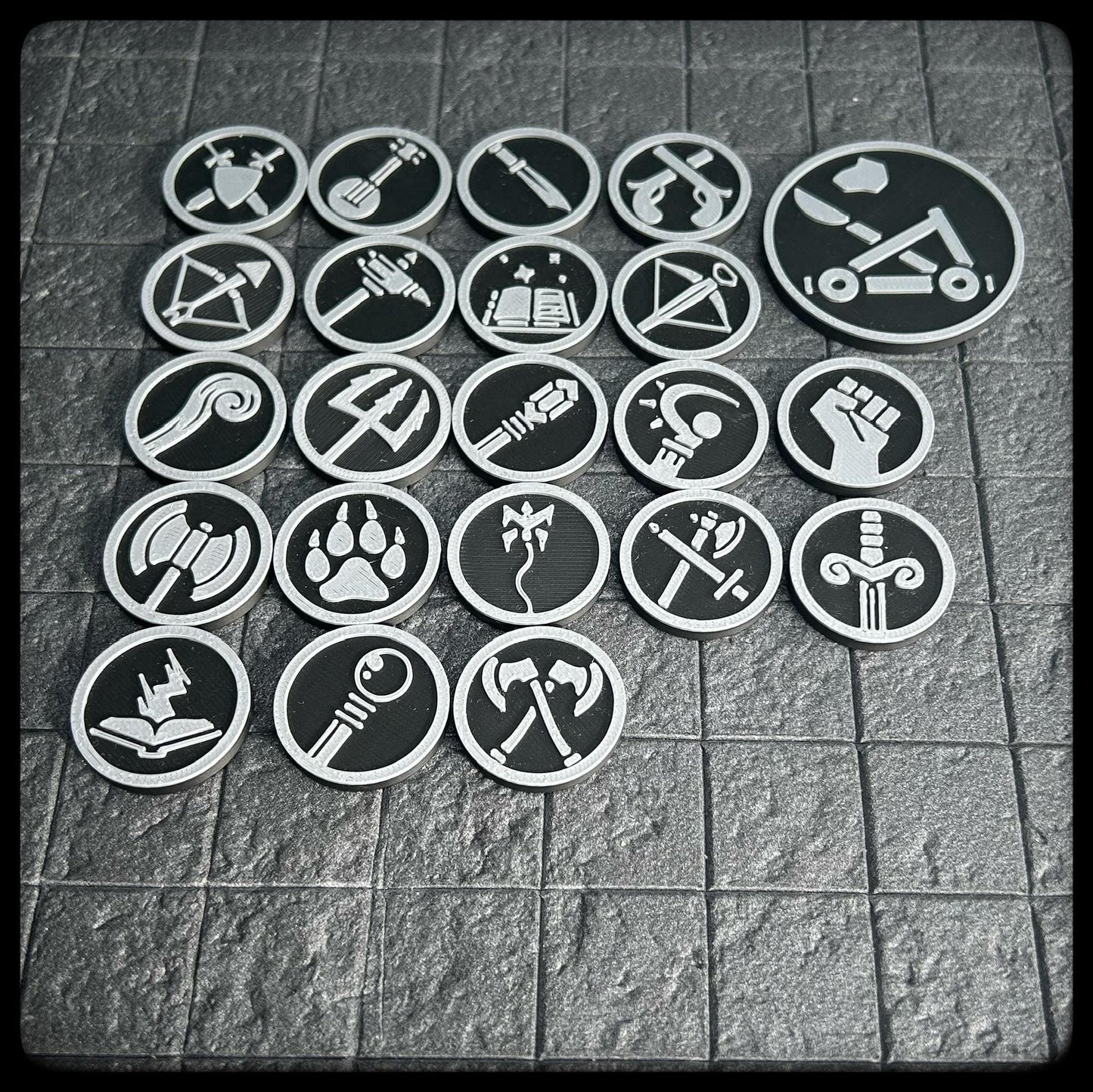 DnD Character Weapon Tokens – Perfect Dungeon Master gift. 3D printed for DnD, Pathfinder and Heroquest- DnD accessory or DnD gift idea.