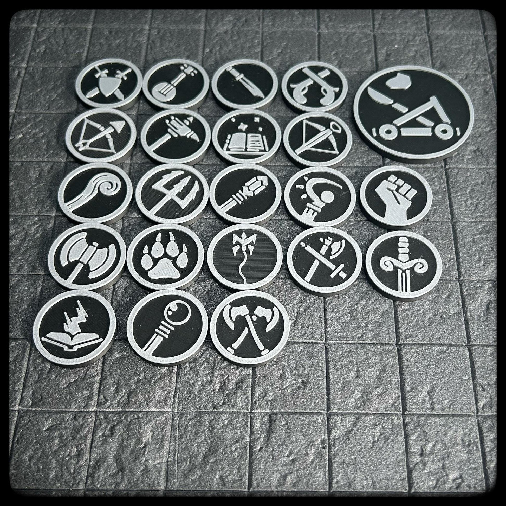 DnD Character Weapon Tokens – Perfect Dungeon Master gift. 3D printed for DnD, Pathfinder and Heroquest- DnD accessory or DnD gift idea. - HouseofBlackGames