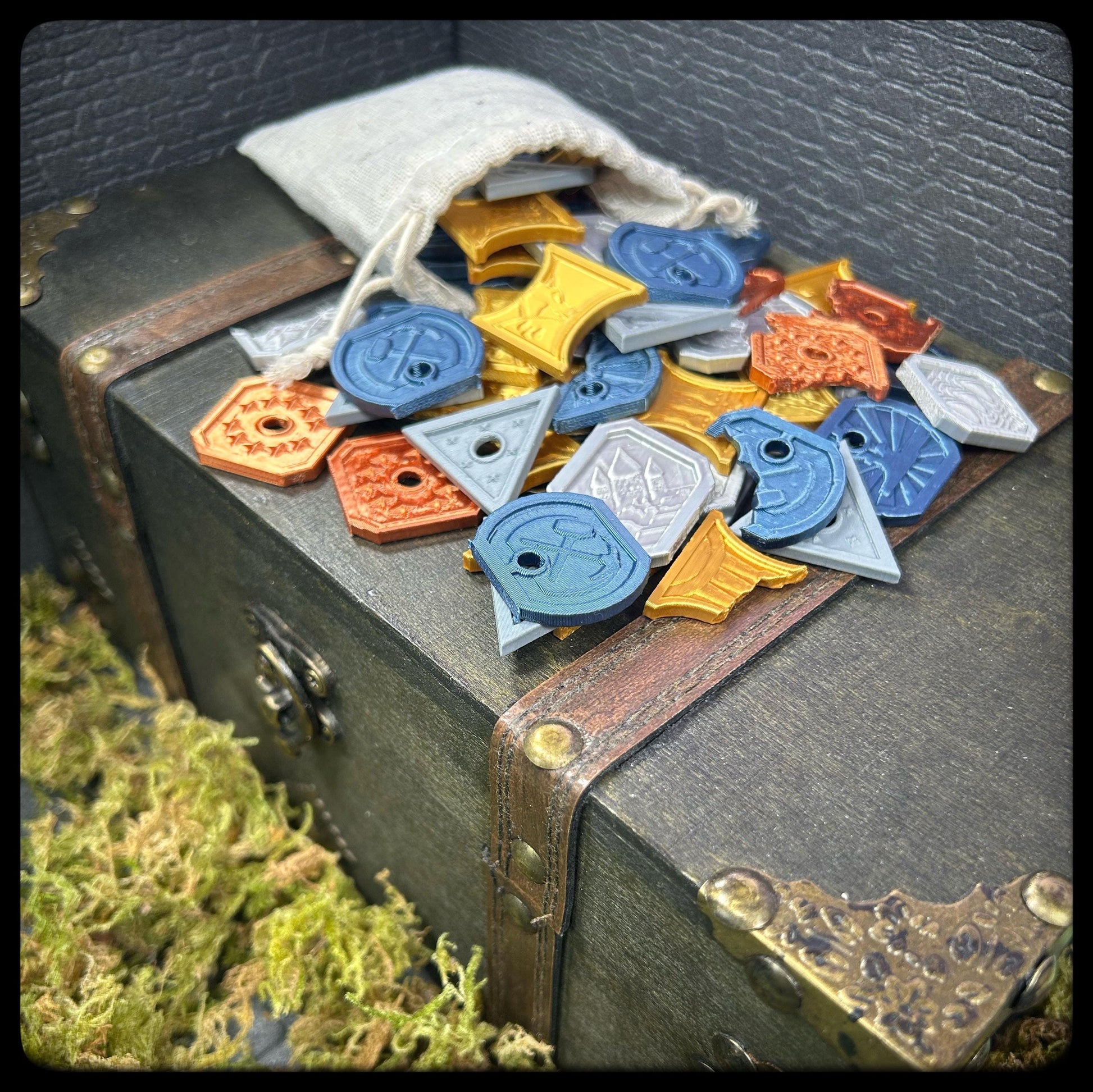 DnD Coin set. 3D printed – perfect DnD accessory or DnD Gift idea in 5 different colors, Gold, Silver, Platinum, Electrum and Copper - HouseofBlackGames