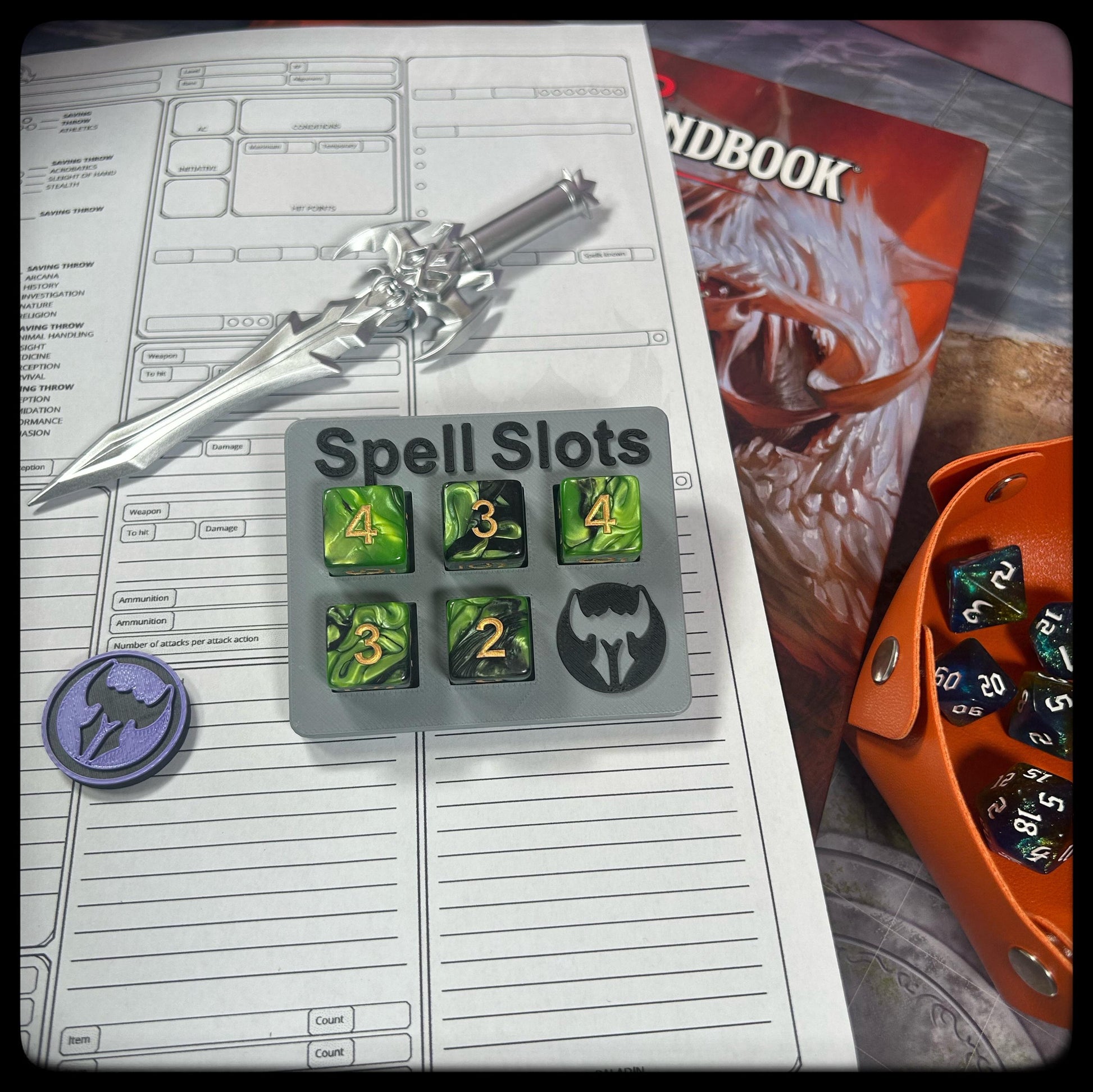 DnD Paladin Spell Tracker & D6 Dice – 3D Printed. DnD Accessory and Dnd Gift idea. Holds D6 Dice. Large or Small half-caster size. - HouseofBlackGames